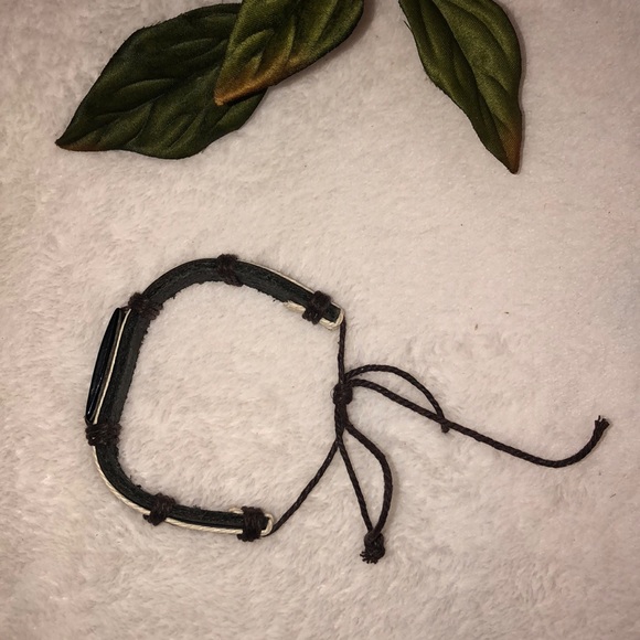 Adjustable leather bracelet - Picture 2 of 3